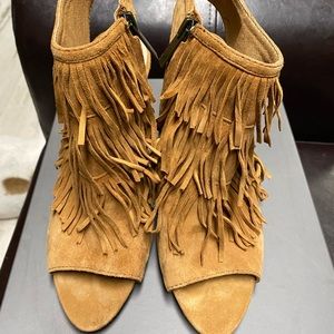 Vince Camuto rust true suede fringe wedge Sz 6